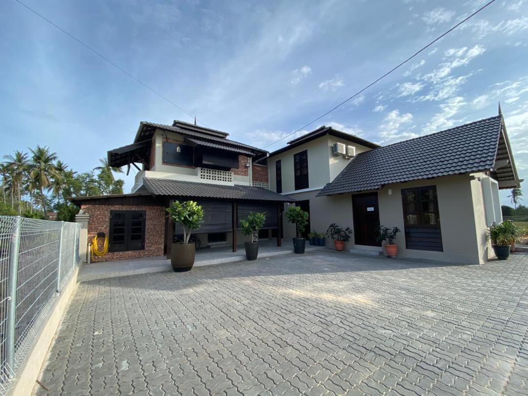 Nalayan Villa Kampung Kuala Besut Extérieur photo